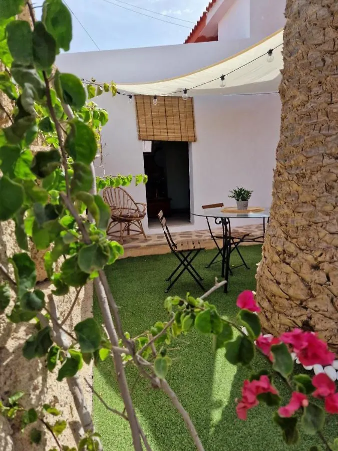 Contacten van Little Paradise In El Medano